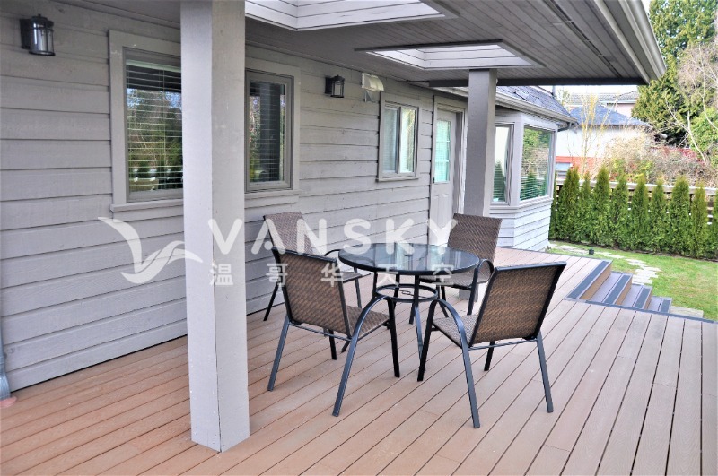240909183528_airbnb room2      backyard patio.JPG